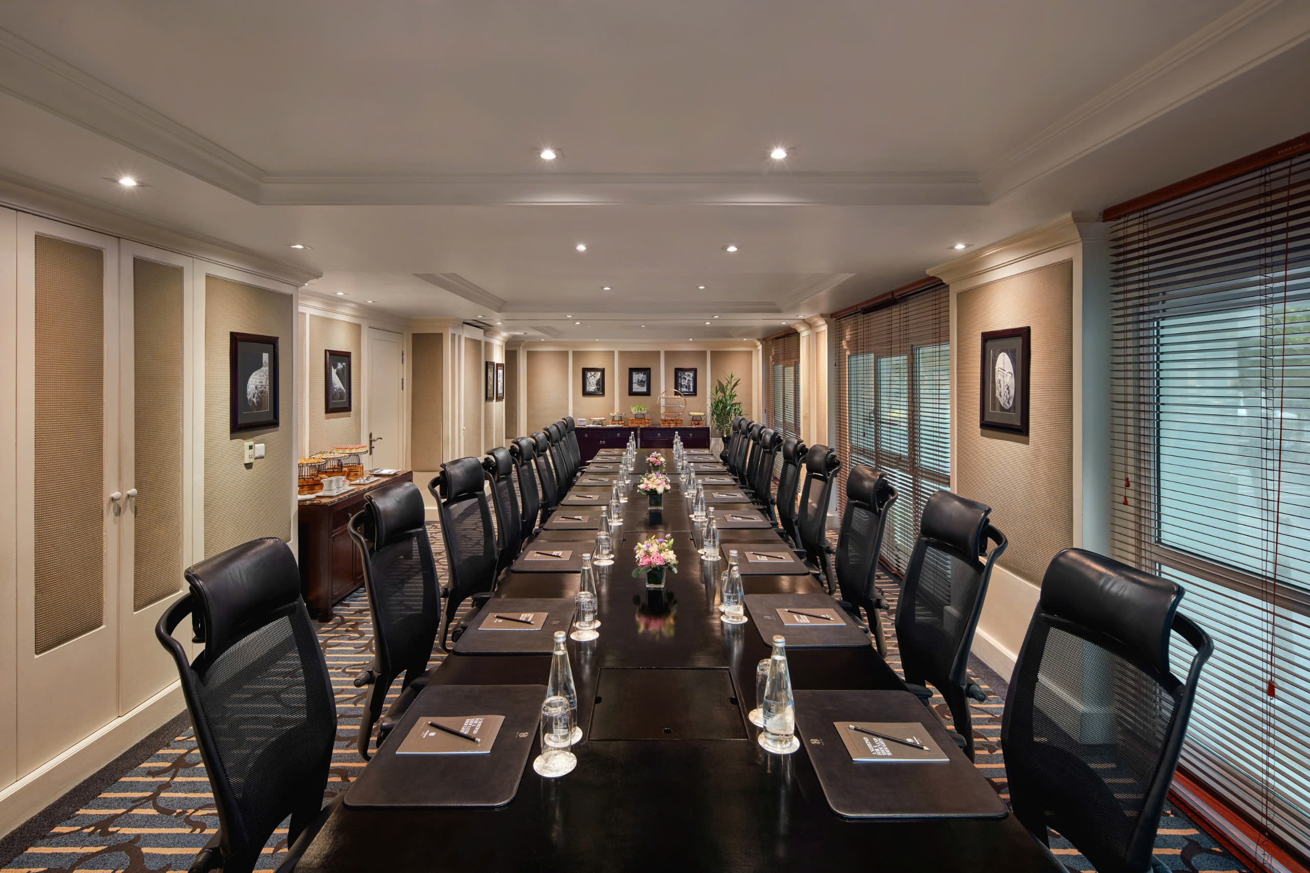Ha-Long-Business-Center-Meeting-room.jpg